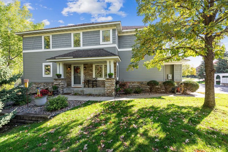 6913 158th St W, Apple Valley, MN 55124