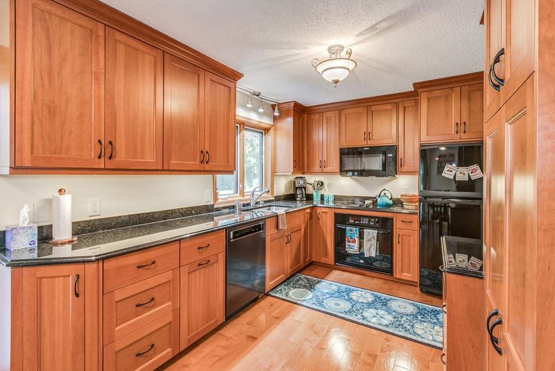 5885 Kitkerry Ct N, Shoreview, MN 55126