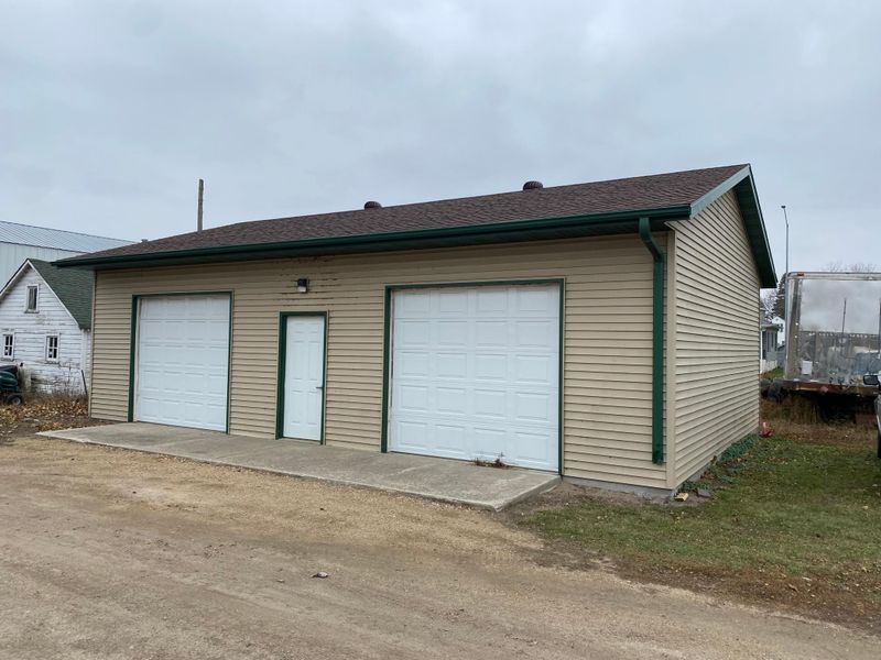906 6th Ave, Worthington, MN 56187