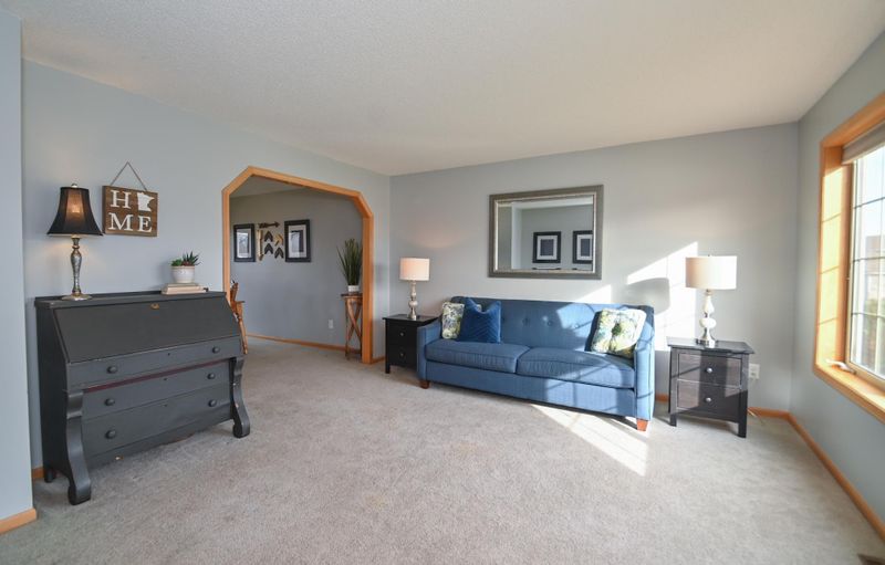 1311 Irvine Dr, Hanover, MN 55341