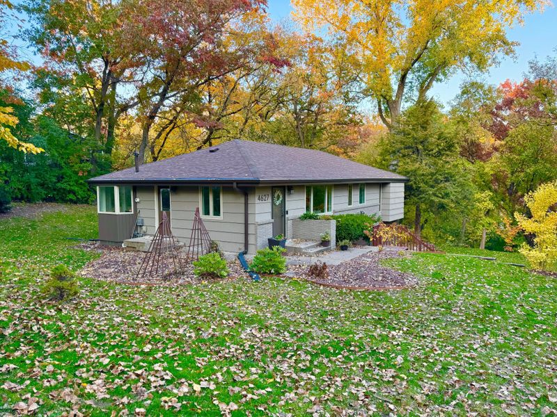 4627 Pleasantwood Rd, Minnetonka, MN 55343
