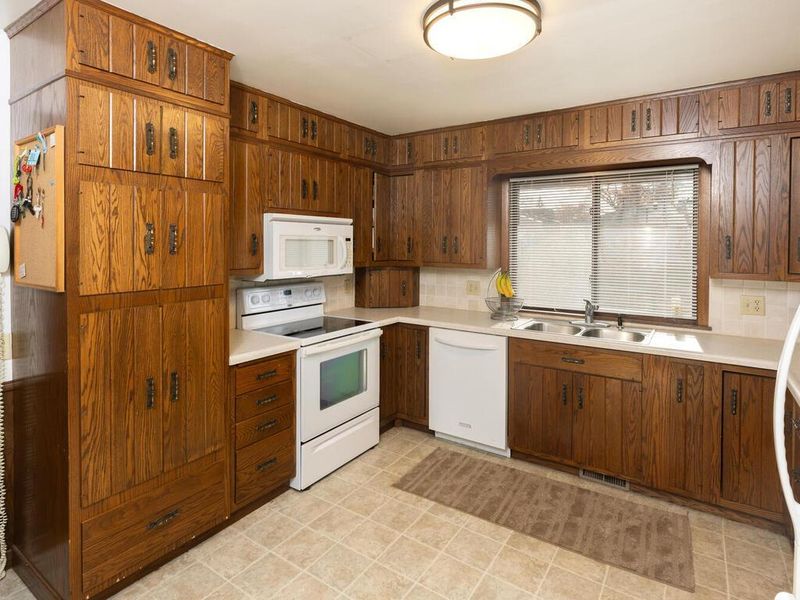 1364 Skywood Ln NE, Fridley, MN 55421
