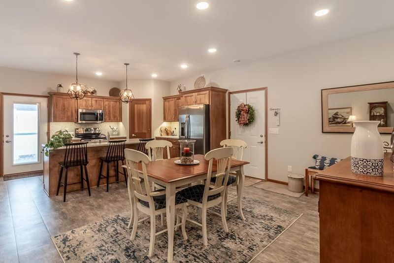3110 Prairie Rose Dr, Mankato, MN 56001