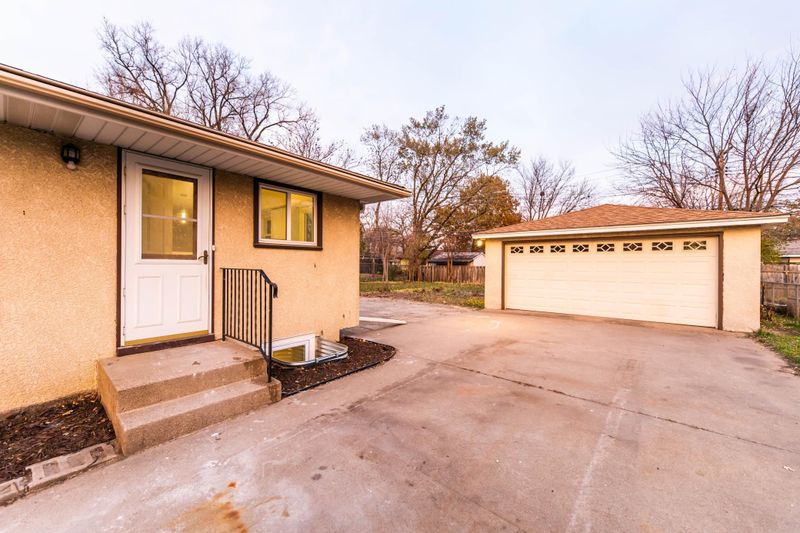 5933 5th St NE, Fridley, MN 55432