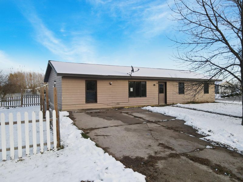 308 6th Ave SW, Warroad, MN 56763