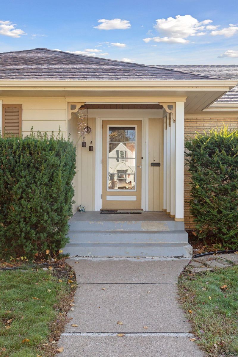 1996 3rd St E, Saint Paul, MN 55119