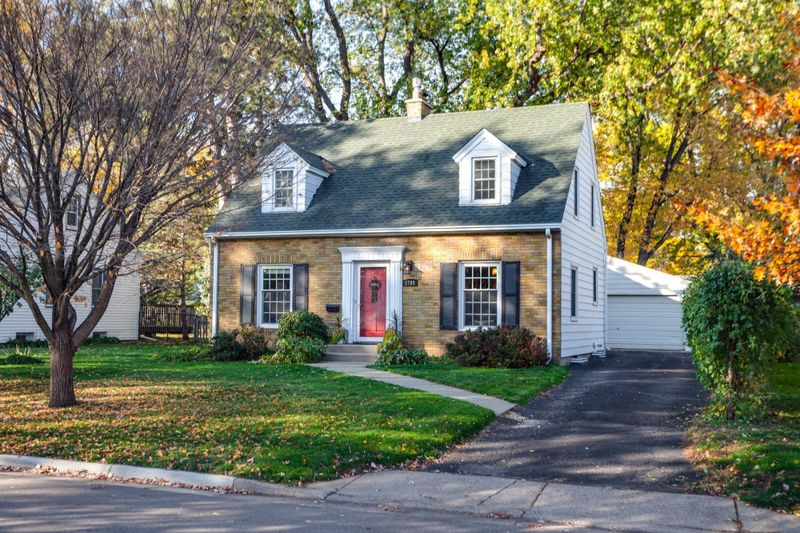 1795 Albert St N, Falcon Heights, MN 55113