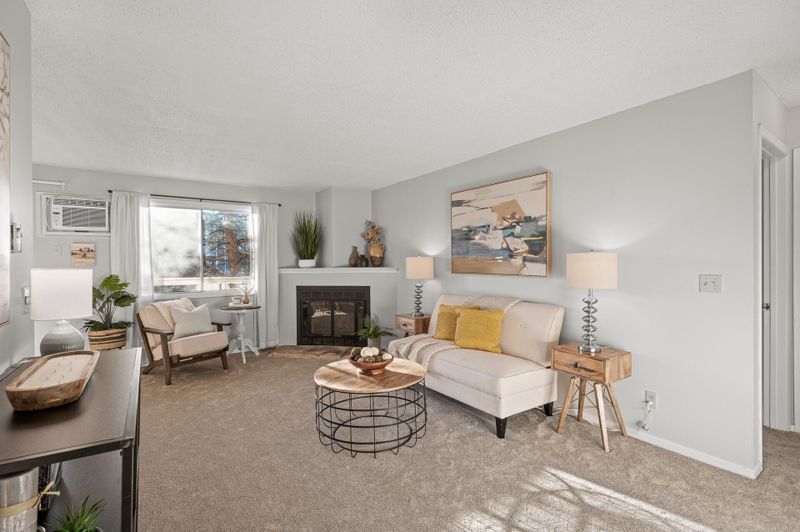 7600 157th St W #210, Apple Valley, MN 55124