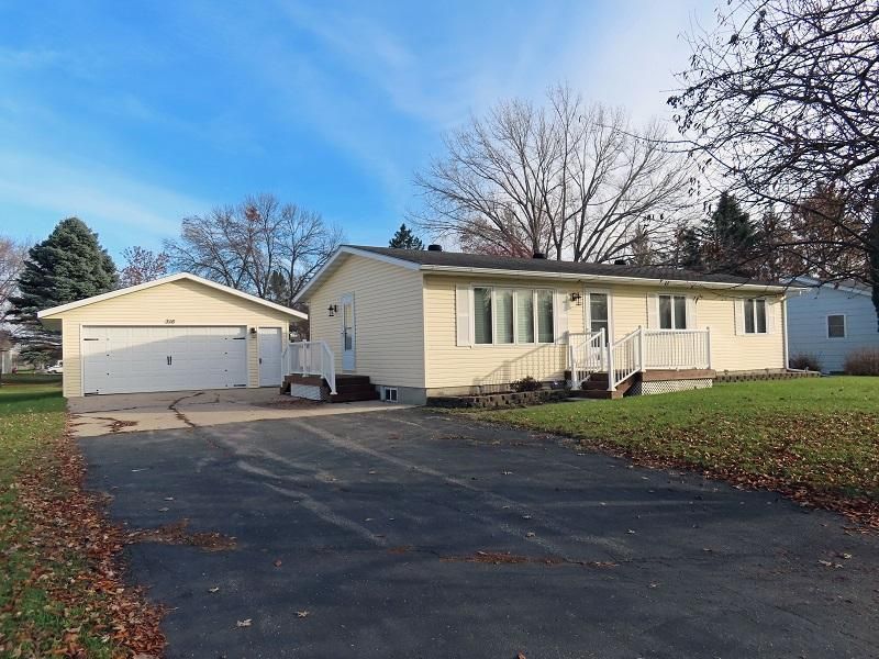 316 Oriole Ave N, Thief River Falls, MN 56701
