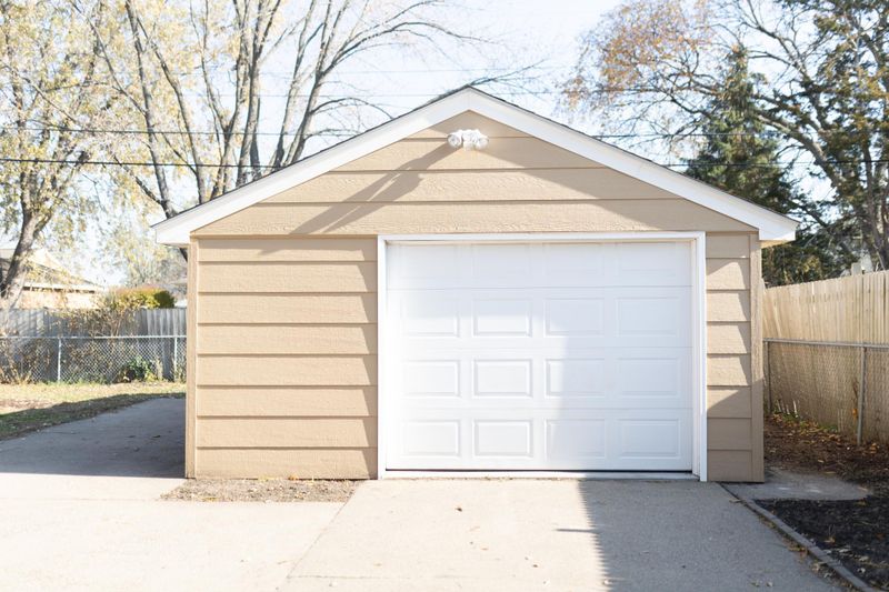 5806 James Ave N, Brooklyn Center, MN 55430