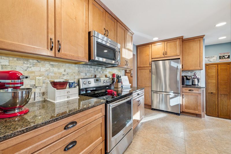 3700 Rolling View Dr, White Bear Lake, MN 55110