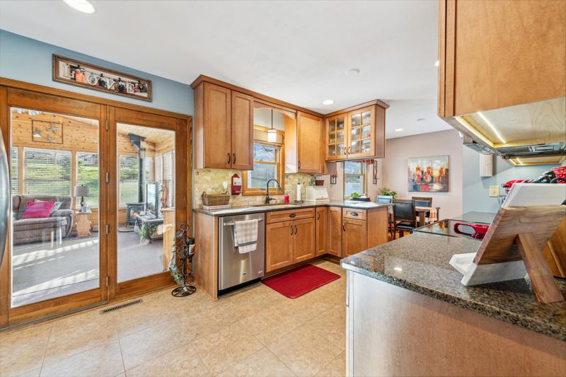 3700 Rolling View Dr, White Bear Lake, MN 55110