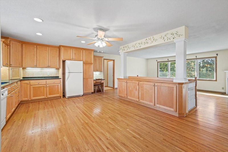 5364 Miracle Ln, Minnetonka, MN 55345