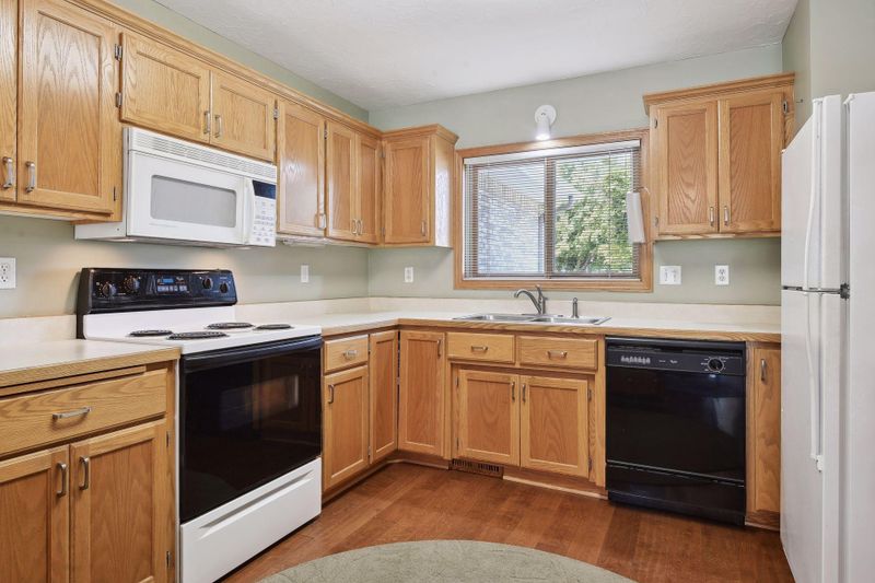 909 W Main St, Belle Plaine, MN 56011