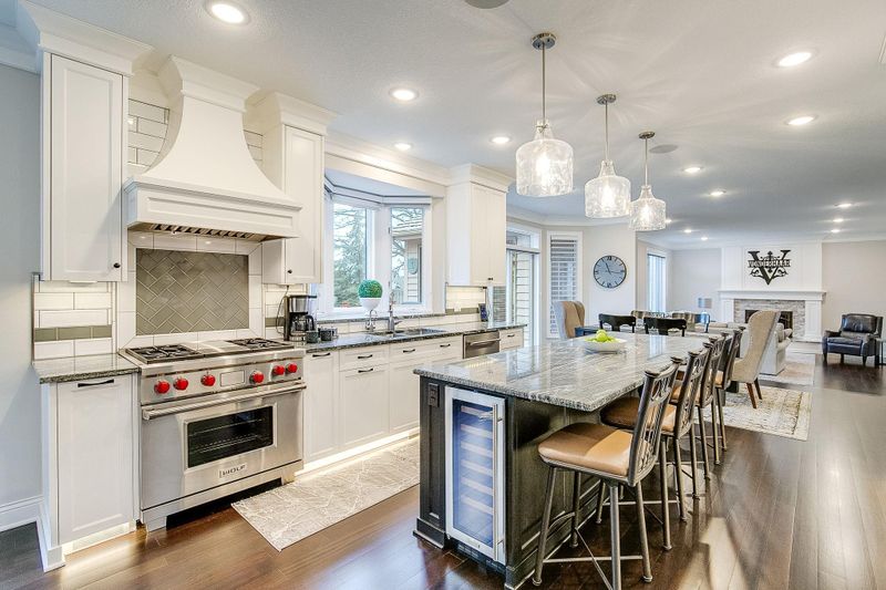 14801 White Oak Dr, Burnsville, MN 55337