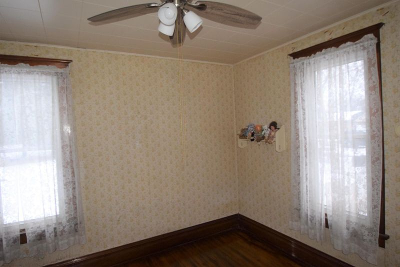 120 W Main St, Lewiston, MN 55952