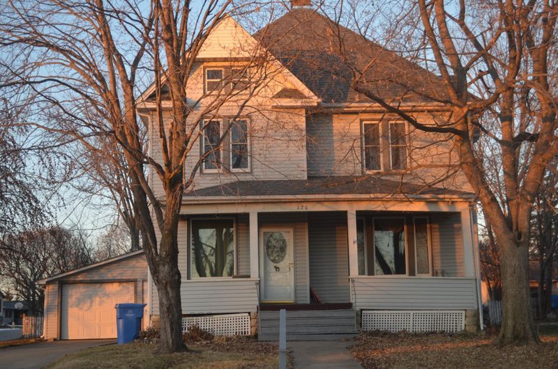 120 W Main St, Lewiston, MN 55952