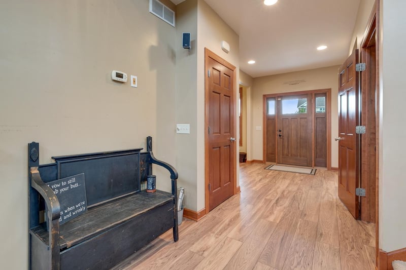 1035 Barnes Lake Dr, Norwood Young America, MN 55397