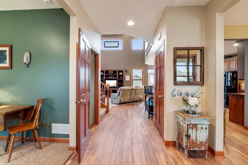 1035 Barnes Lake Dr, Norwood Young America, MN 55397