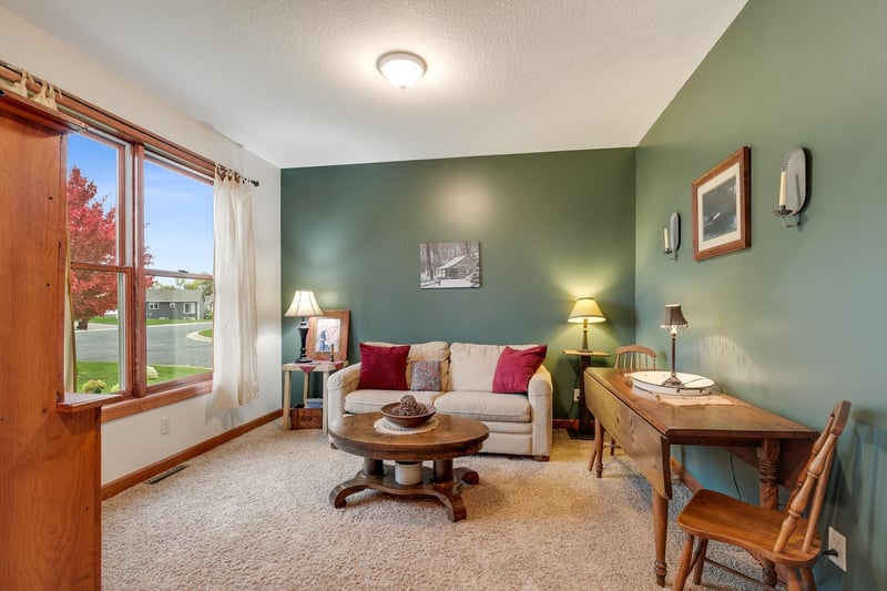 1035 Barnes Lake Dr, Norwood Young America, MN 55397