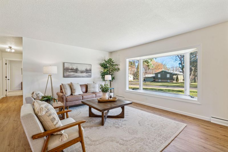 35 Hackberry Hill, Long Lake, MN 55356