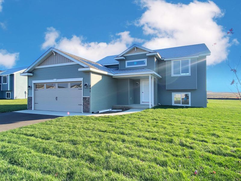 981 Waters Edge Cir, Avon, MN 56310