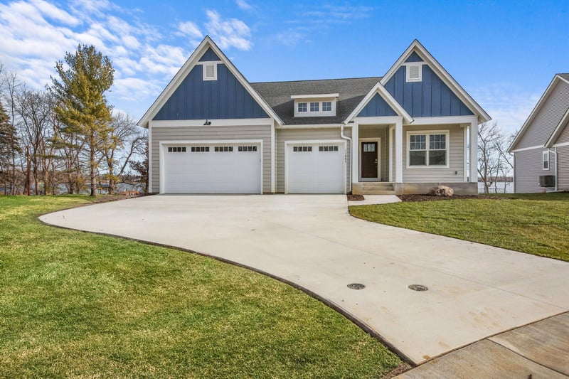 11883 302nd St, Chisago City, MN 55013