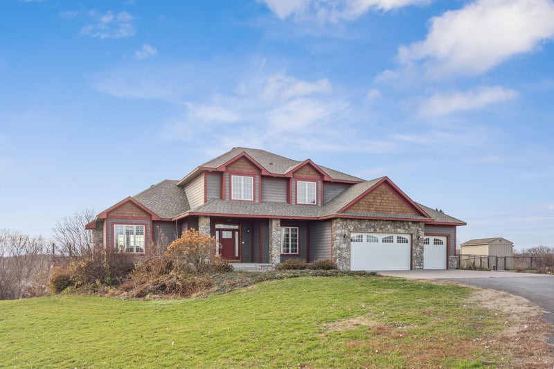 5221 Yvette St, Loretto, MN 55357
