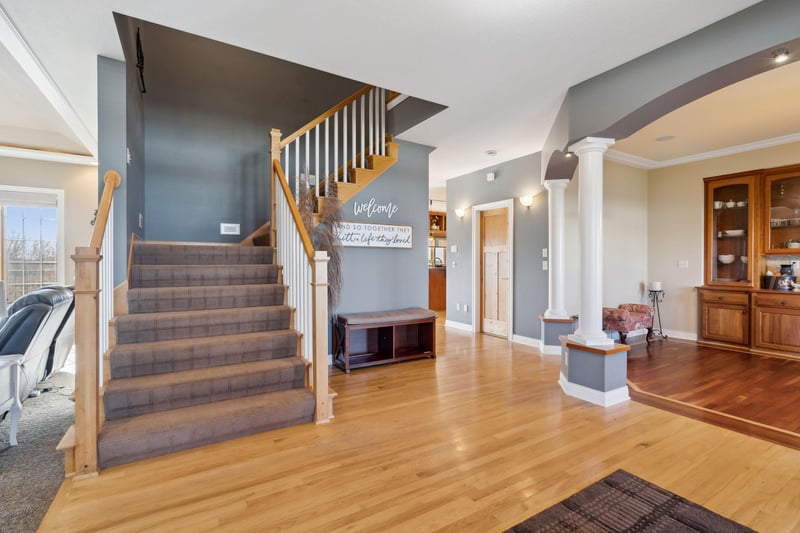 5221 Yvette St, Loretto, MN 55357