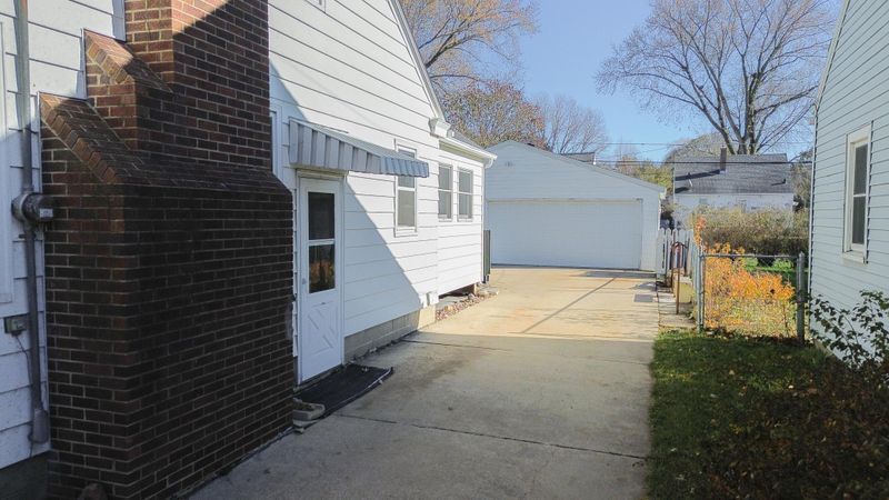 916 14th Ave NE, Rochester, MN 55906