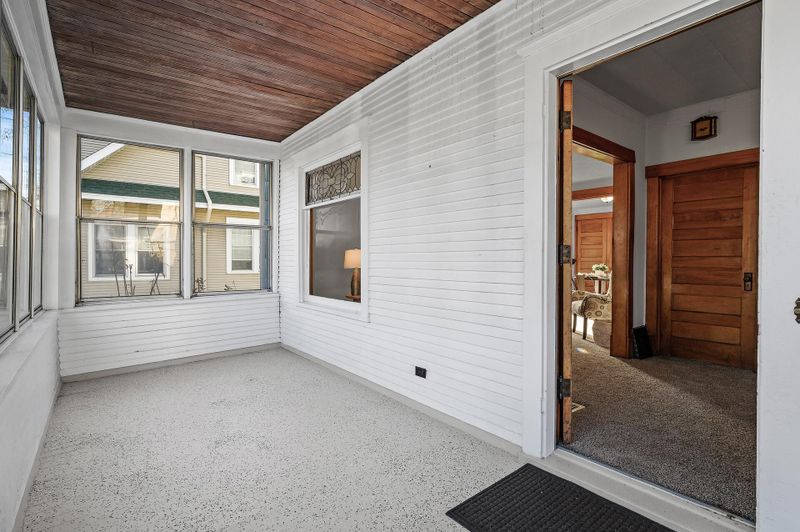 381 Herschel St, Saint Paul, MN 55104