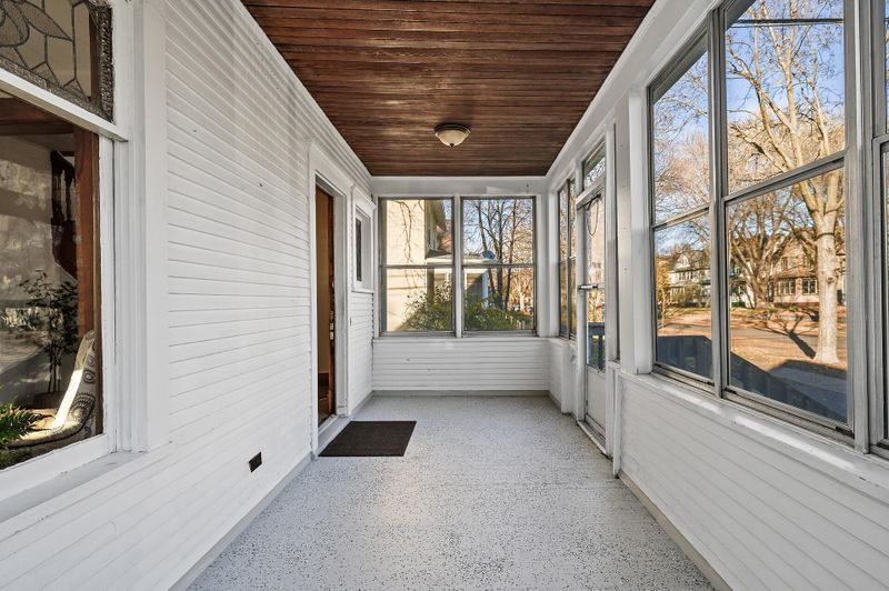 381 Herschel St, Saint Paul, MN 55104