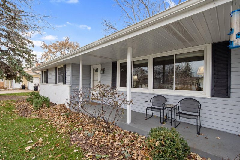 1276 Highview Dr, New Brighton, MN 55112