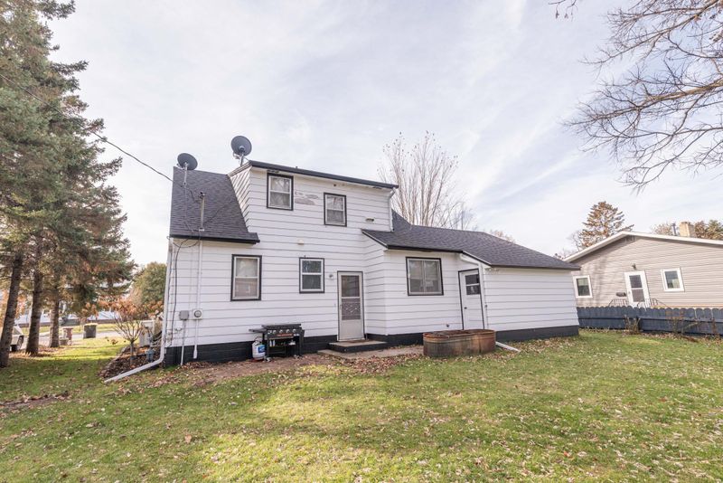 422 3rd St SW, Perham, MN 56573