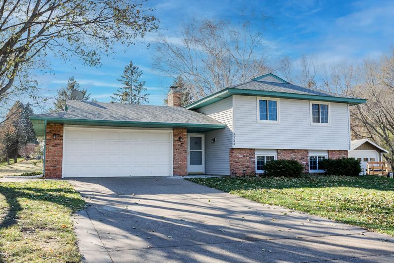 5724 138th St W, Apple Valley, MN 55124