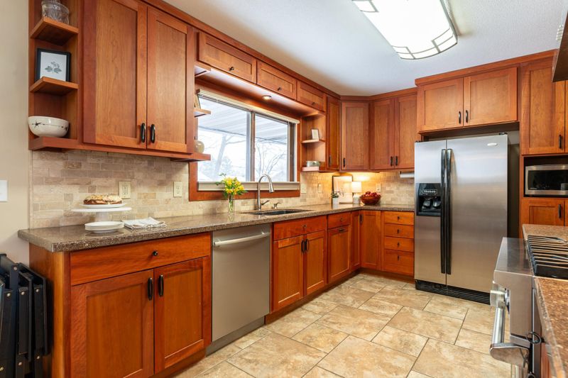 52 150th St W, Apple Valley, MN 55124