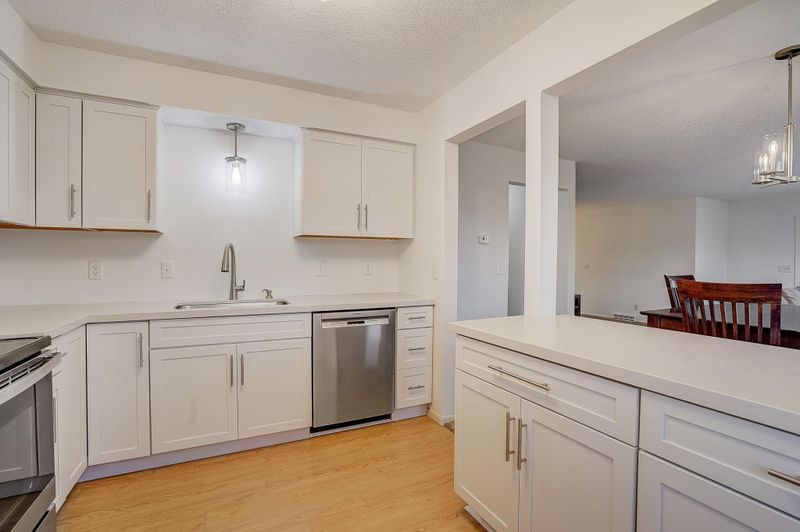 15205 Buchanan Ct, Eden Prairie, MN 55344