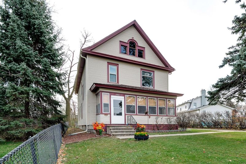 1921 Laurel Ave, Minneapolis, MN 55405