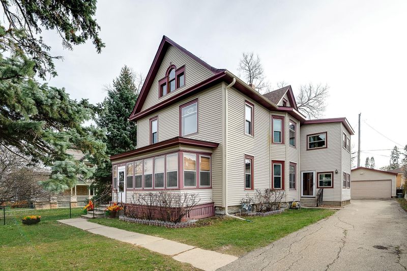 1921 Laurel Ave, Minneapolis, MN 55405