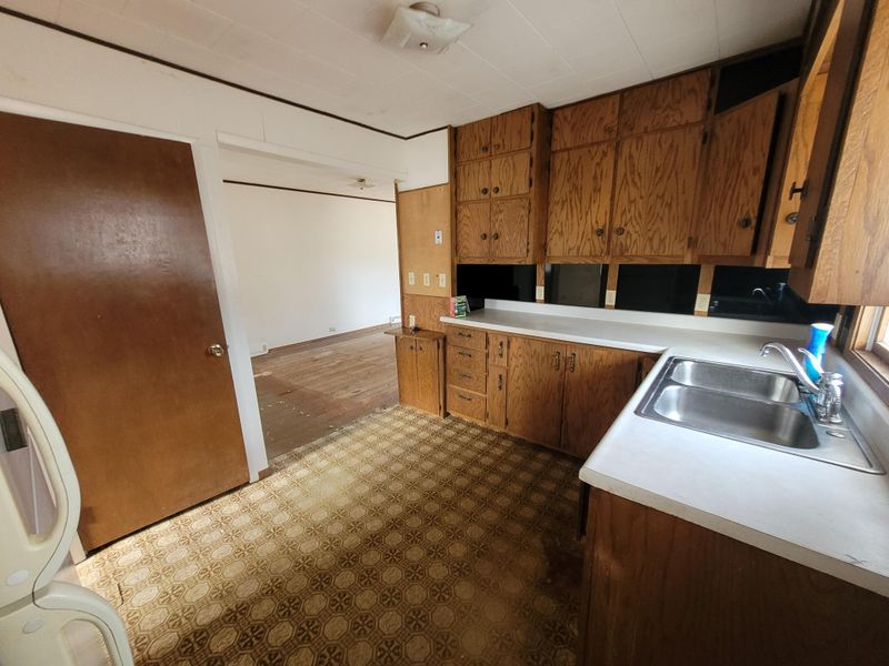 712 2nd St NW, Pipestone, MN 56164