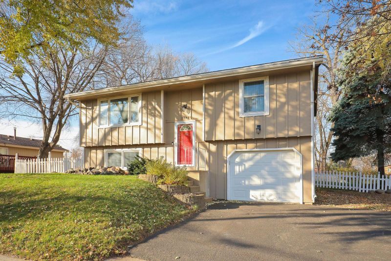 2841 Marlboro Ln, Mound, MN 55364
