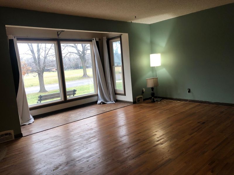 3027 Albert St N, Roseville, MN 55113