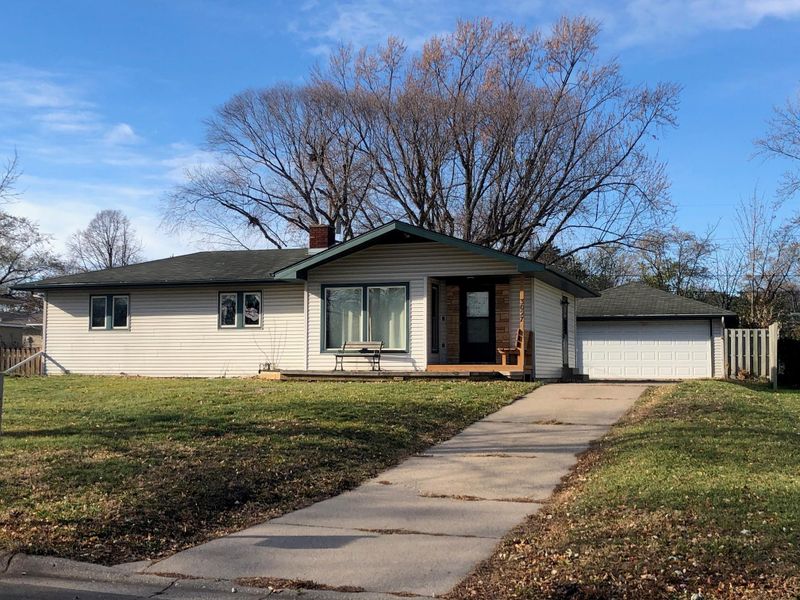 3027 Albert St N, Roseville, MN 55113