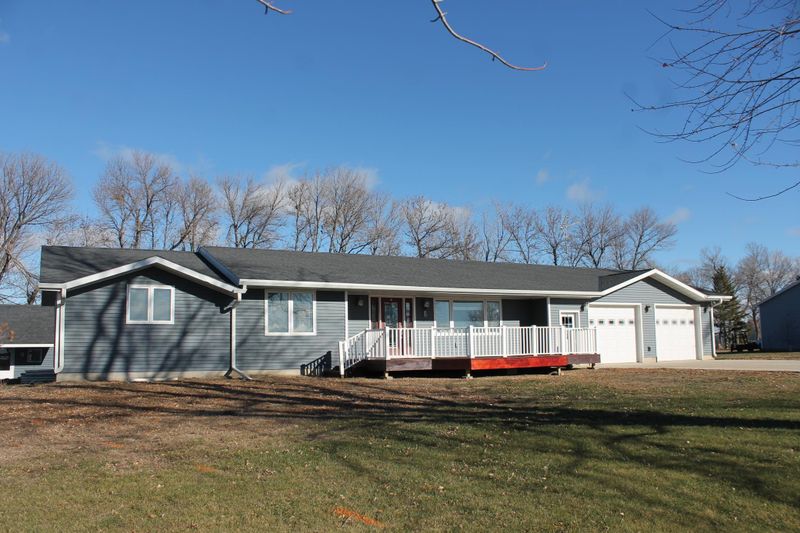 12 Lime Lake Dr, Avoca, MN 56114