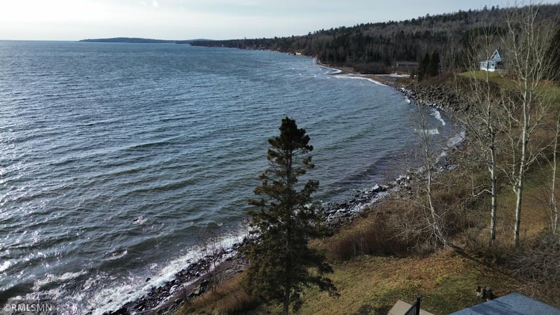 1825 Cliff Point Rd, Two Harbors, MN 55616