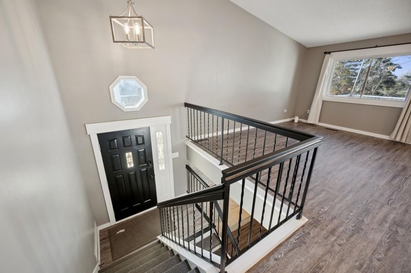 354 Upper Wood Way, Burnsville, MN 55337