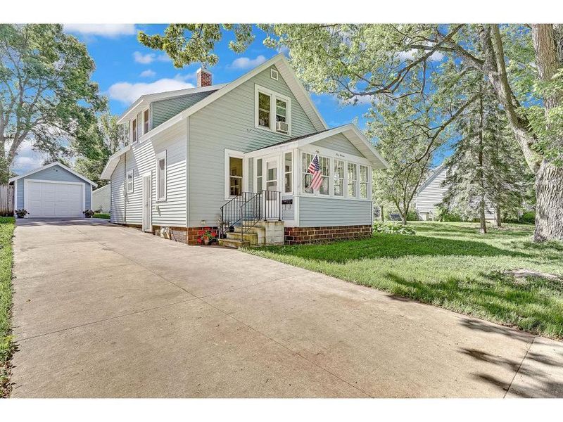 911 Willow St, Faribault, MN 55021