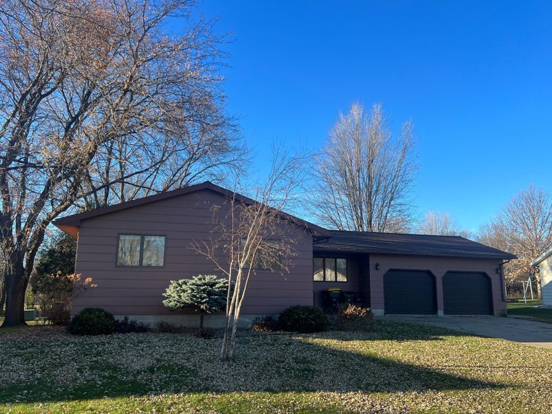 144 Baker Dr, Redwood Falls, MN 56283