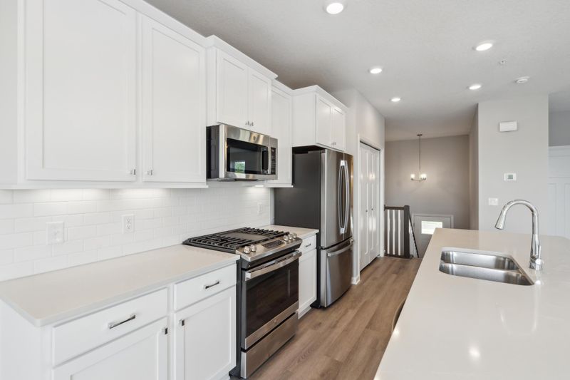 13589 Pine Dr, Rogers, MN 55374