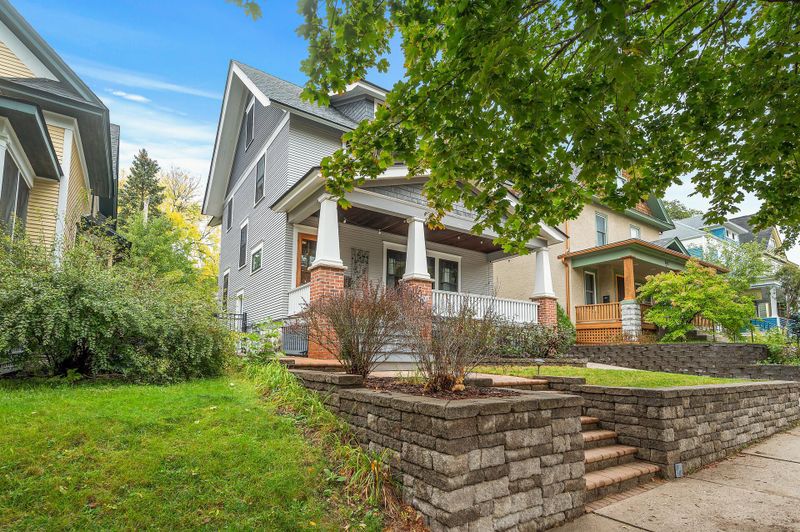 891 Linwood Ave, Saint Paul, MN 55105